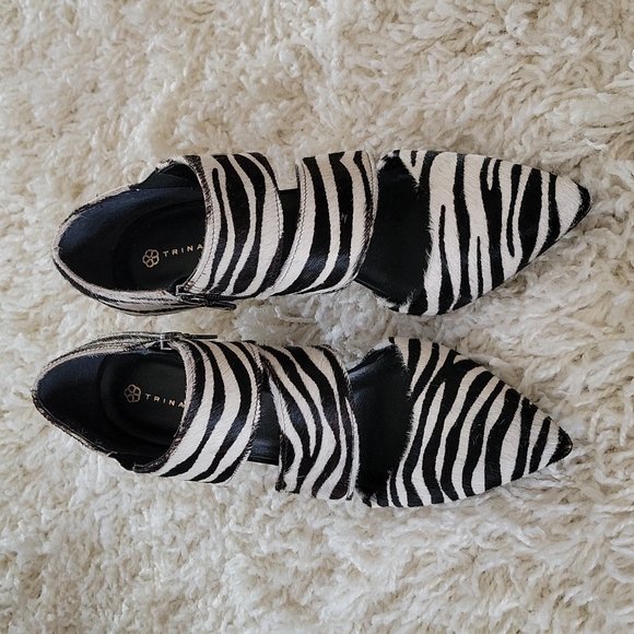 Trina Turk Malibu Calf Hair Cut Out Pump Heels 9 - Picture 3 of 16